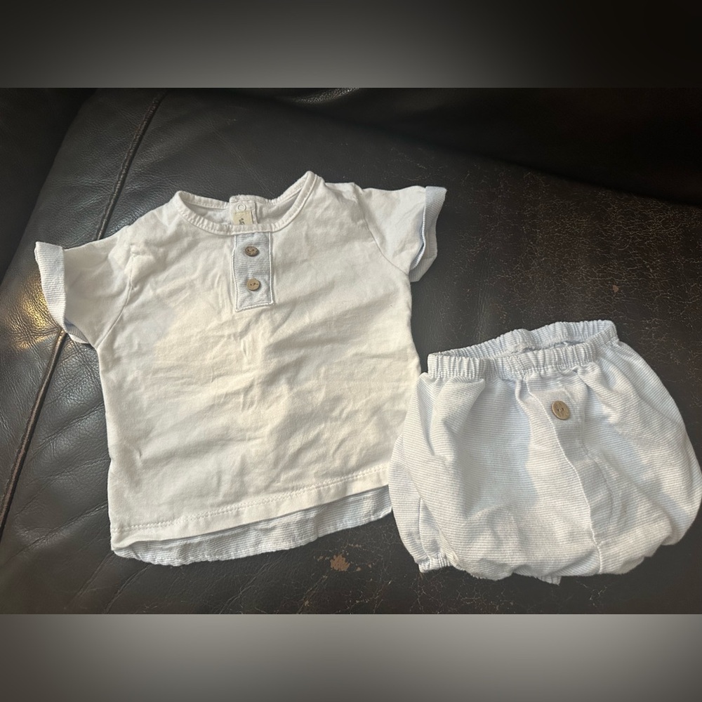 Short sleeve top and baby shorts White and blue Kids Set with Button Accents